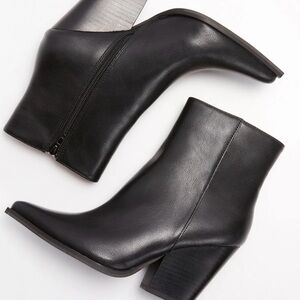 Oasis Society Black Ankle Boots with Pointed Toe and Western Silhouette